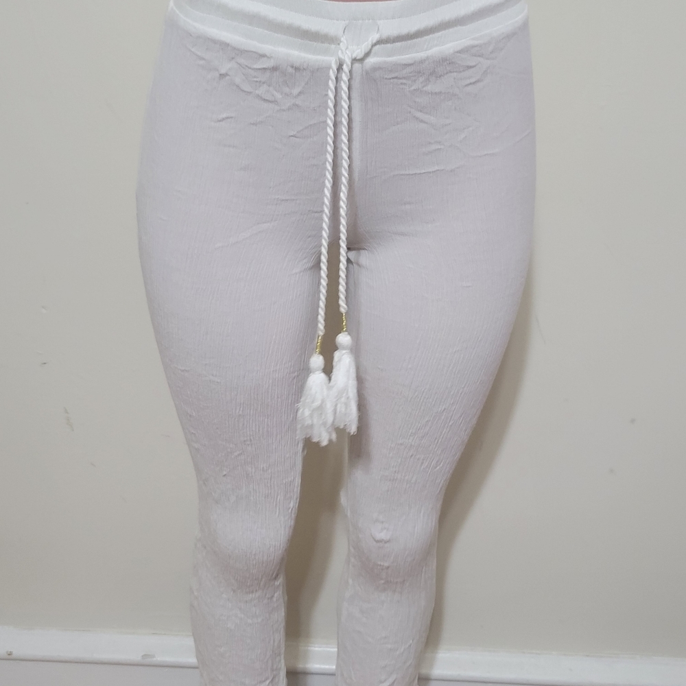 Forever 21 Woman's Size Small White Cropped Pants